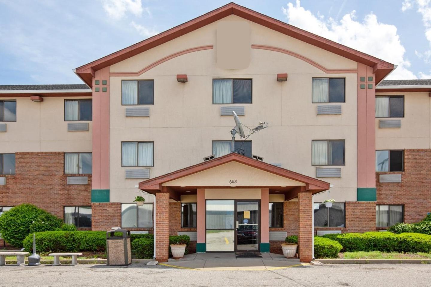 Oyo Hotel Portage I-94 Екстер'єр фото