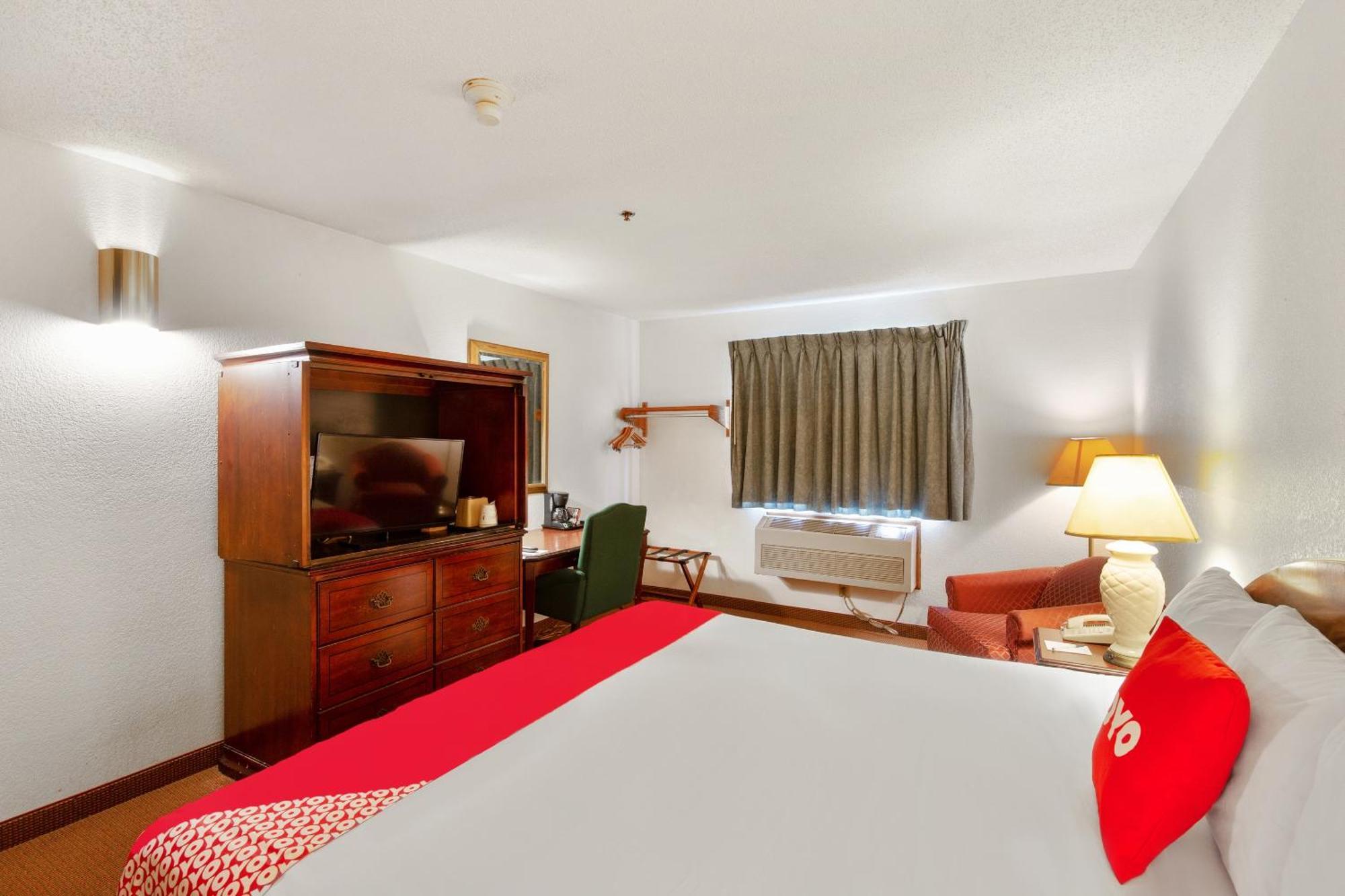 Oyo Hotel Portage I-94 Екстер'єр фото